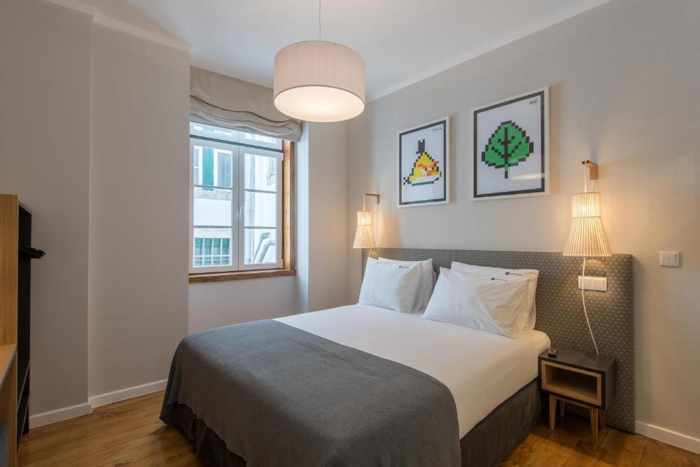 Small Double Room with Interior View interior